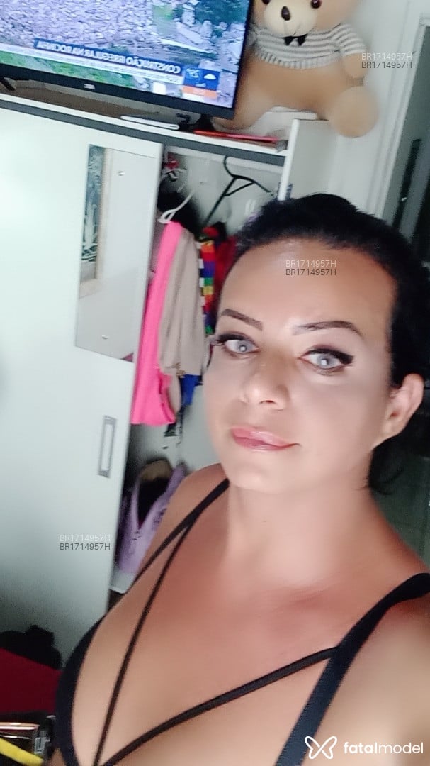 Acompanhante mulher trans morena (o) de olhos castanhos em Rio de Janeiro - Flavia Leal