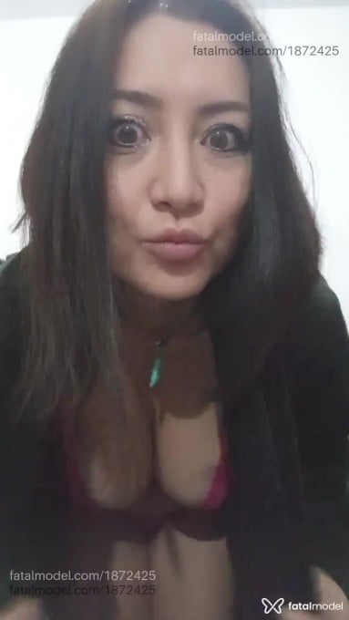 Acompanhante mulher com cabelo castanho de olhos castanhos em Londrina - Celine Akemi