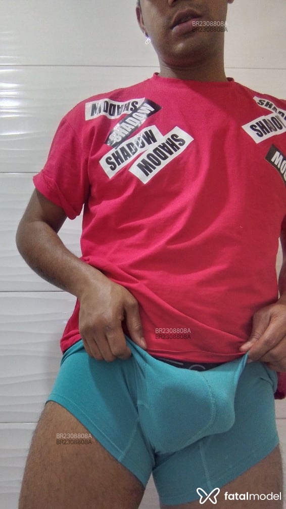 Acompanhante homem morena (o) de olhos pretos - Leonar Acompanhante homem morena (o) de olhos pretos - Leonar