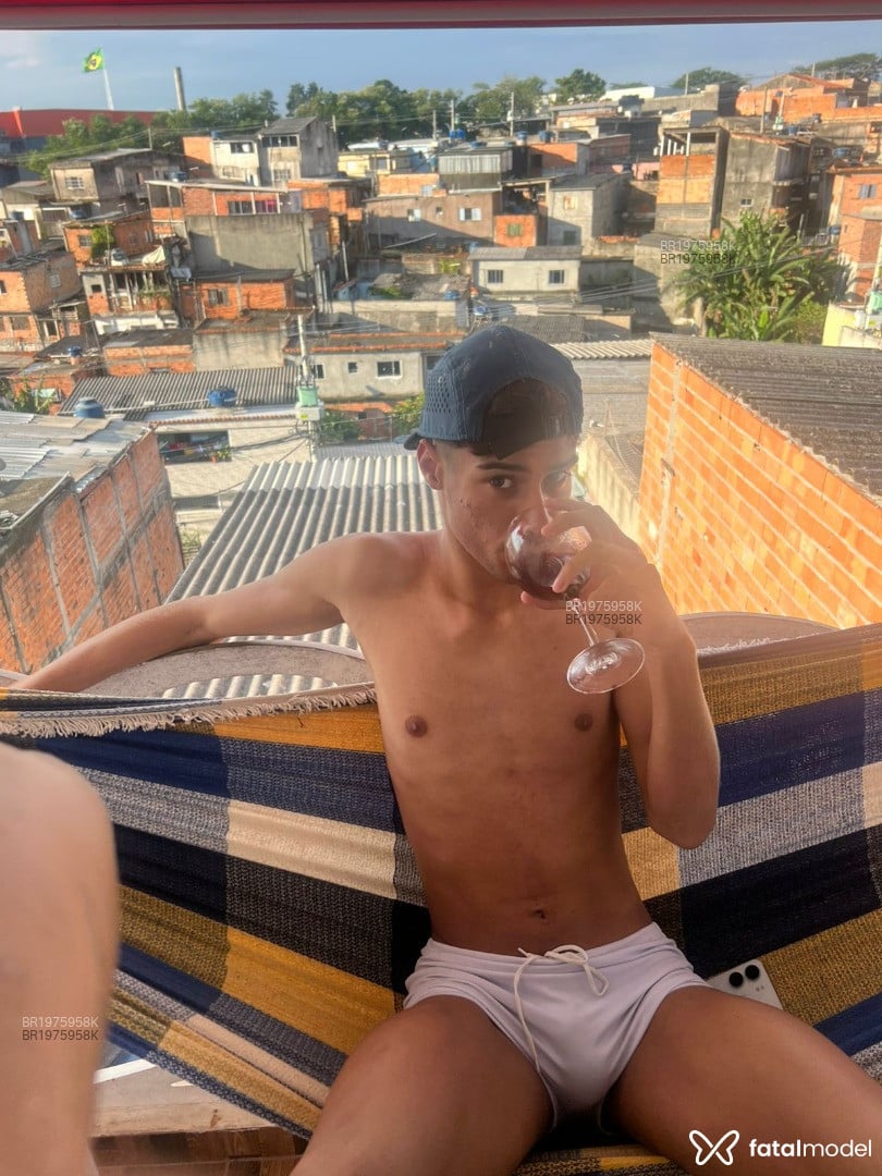 Acompanhante homem com cabelo castanho de olhos castanhos em São Paulo - Luan