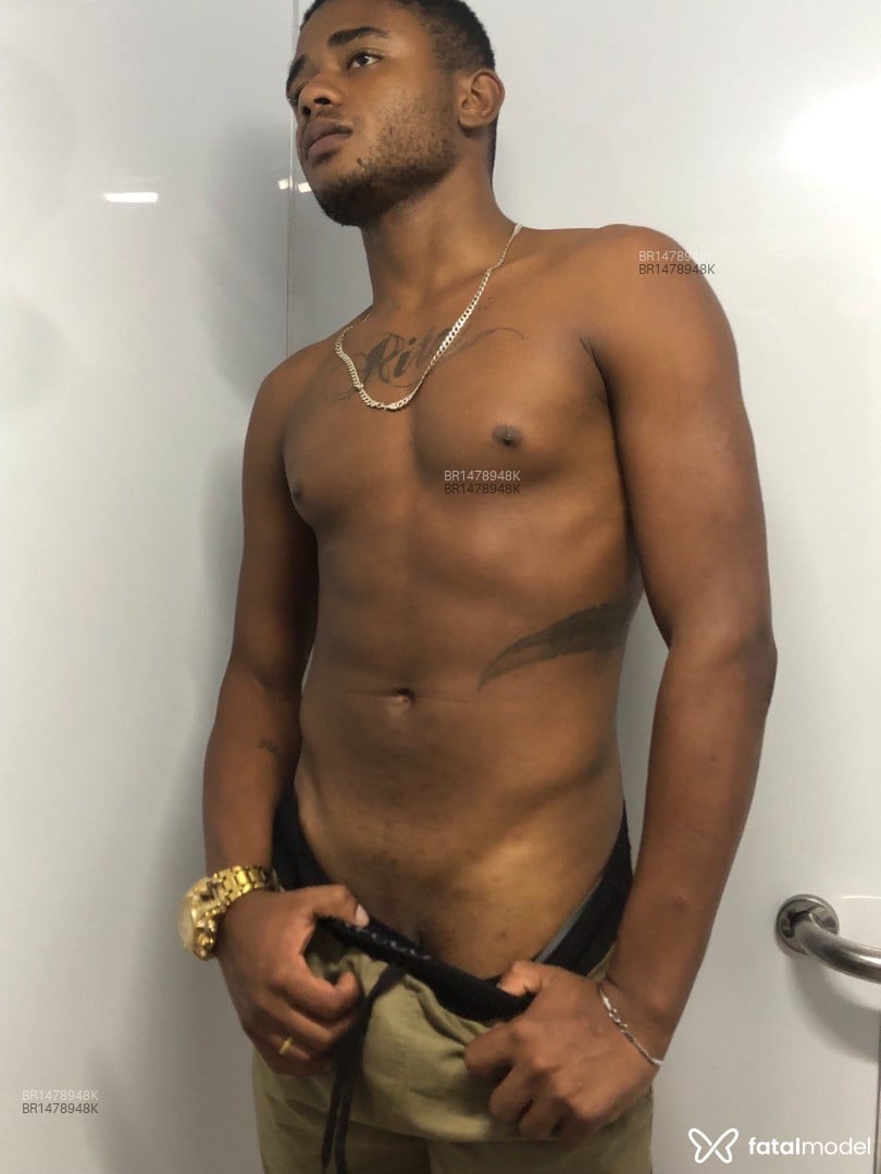 Acompanhante homem morena (o) de olhos pretos em Vitória Acompanhante homem morena (o) de olhos pretos em Vitória - Hugo Ramos