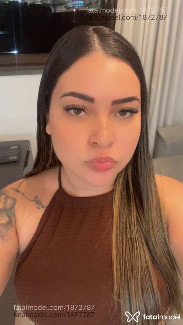 Acompanhante mulher loira (o) de olhos mel - Vitória Menezes