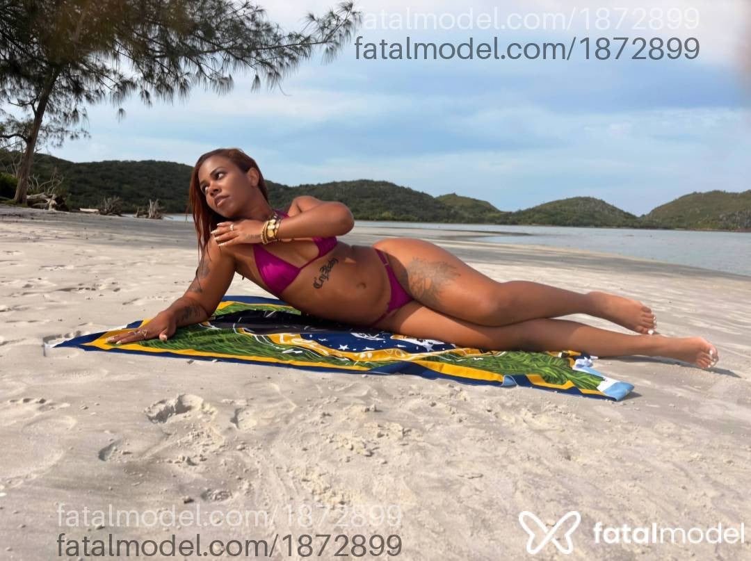 Acompanhante mulher morena (o) de olhos castanhos - Scarllet Moretti