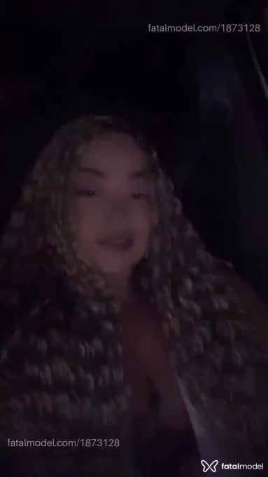 Acompanhante mulher com cabelo castanho de olhos mel em Camaçari Acompanhante mulher com cabelo castanho de olhos mel em Camaçari - Estrela Rockefelle