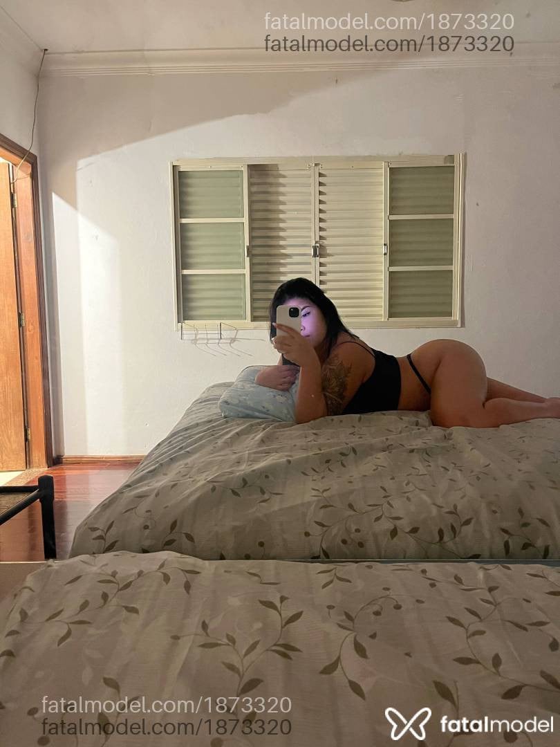 Acompanhante mulher morena (o) de olhos pretos - Luna