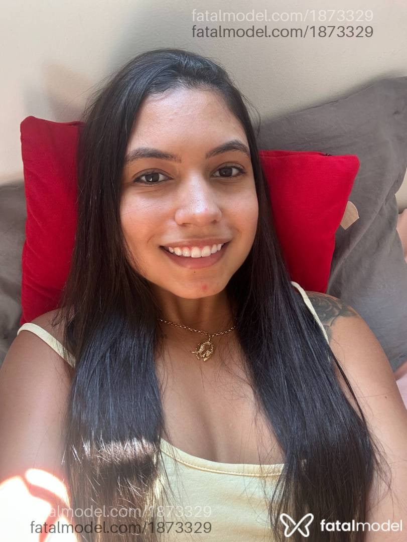 Acompanhante mulher com cabelo castanho de olhos pretos - Bruna