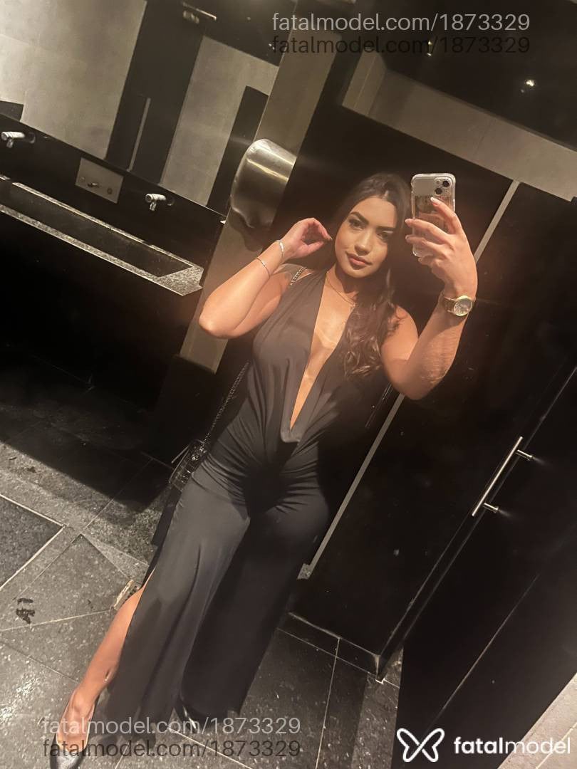 Acompanhante mulher com cabelo castanho de olhos pretos - Bruna