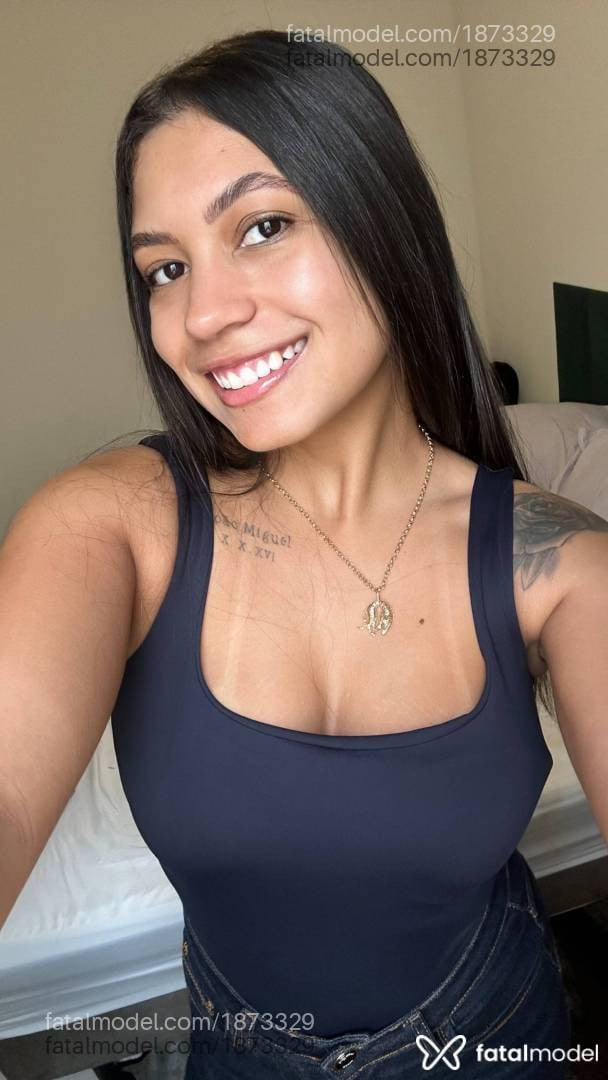 Acompanhante mulher com cabelo castanho de olhos pretos - Bruna