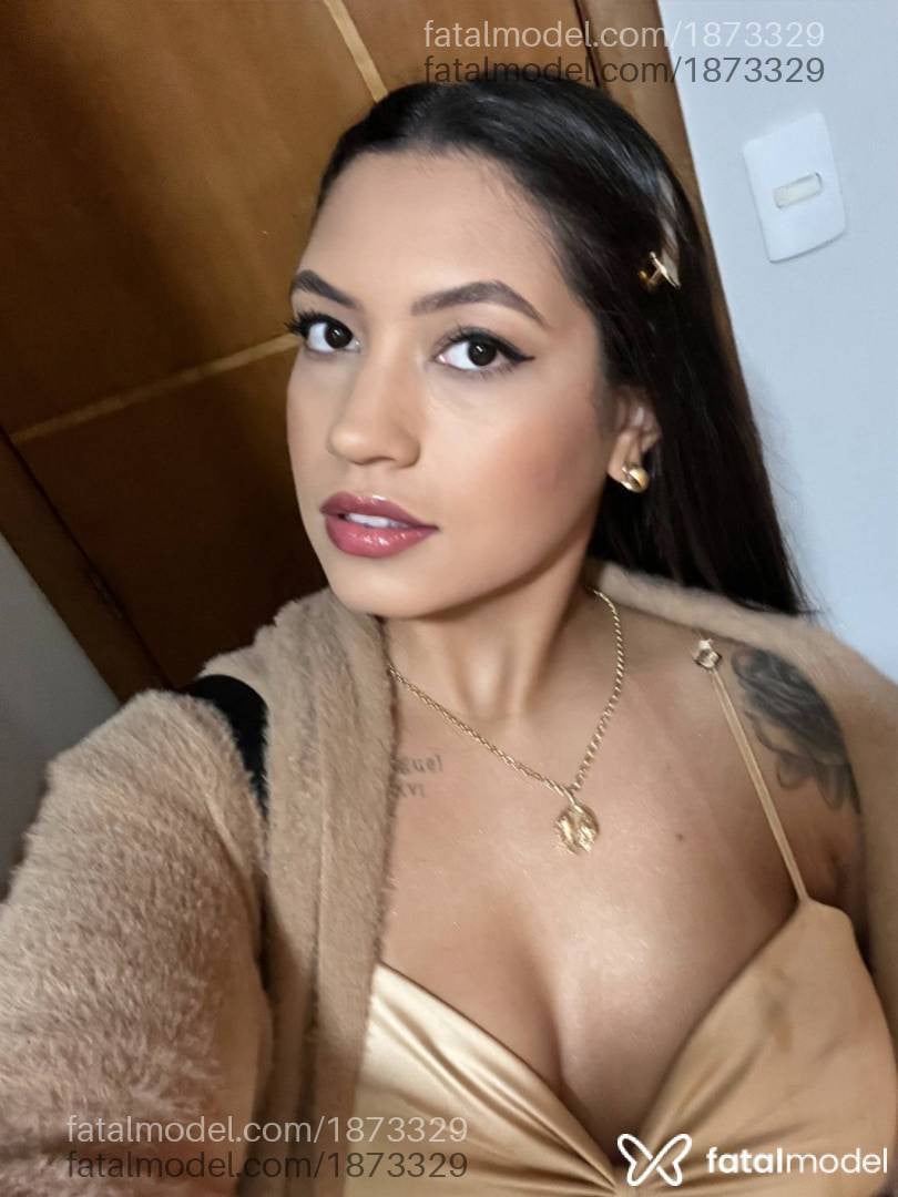 Acompanhante mulher com cabelo castanho de olhos pretos - Bruna