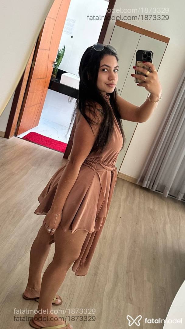 Acompanhante mulher com cabelo castanho de olhos pretos - Bruna