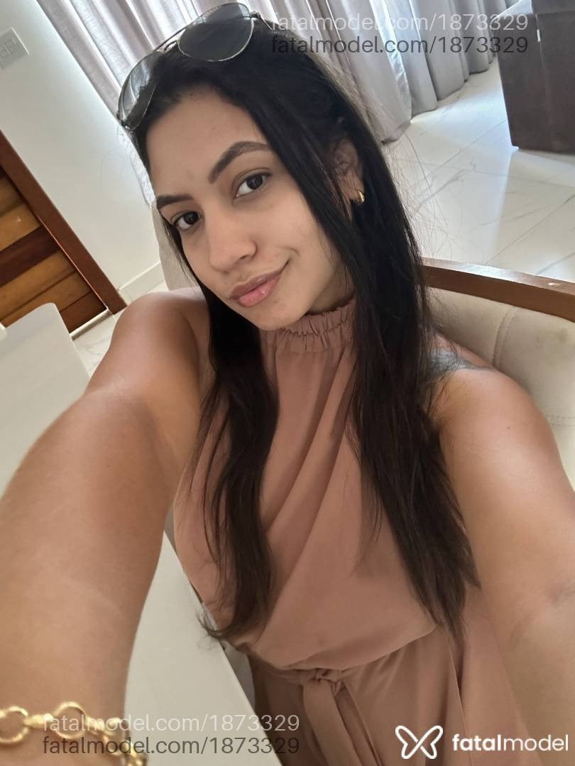 Acompanhante mulher com cabelo castanho de olhos pretos - Bruna