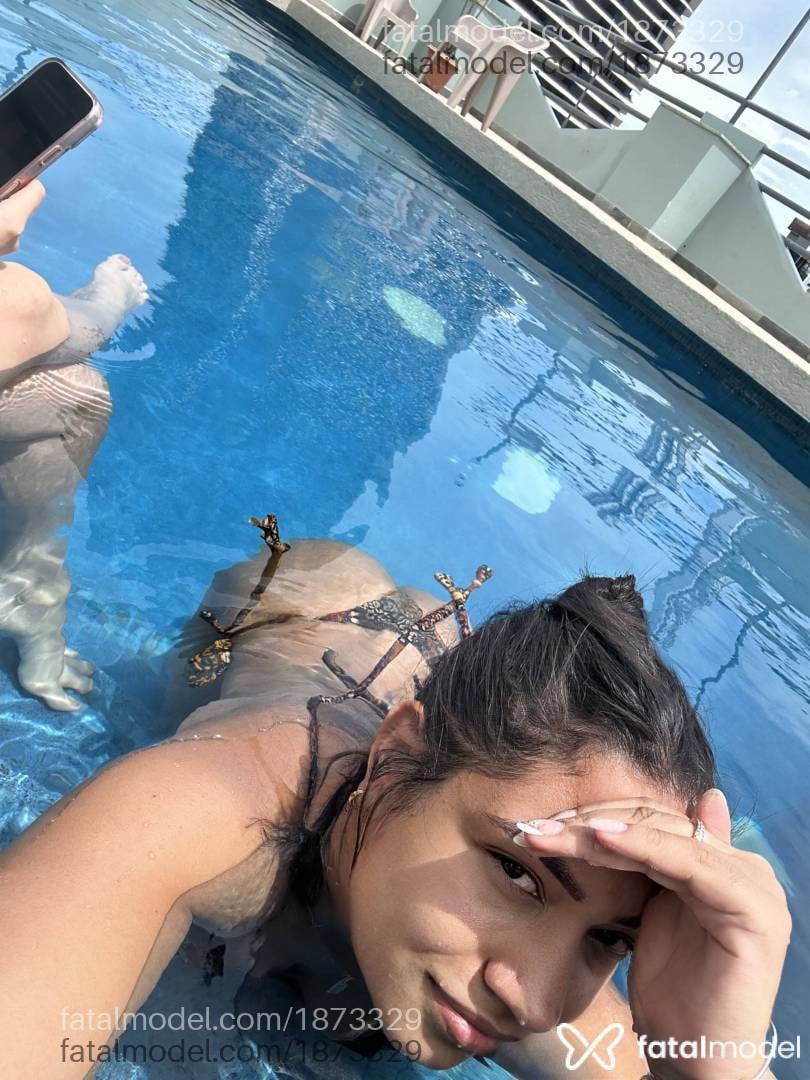 Acompanhante mulher com cabelo castanho de olhos pretos - Bruna
