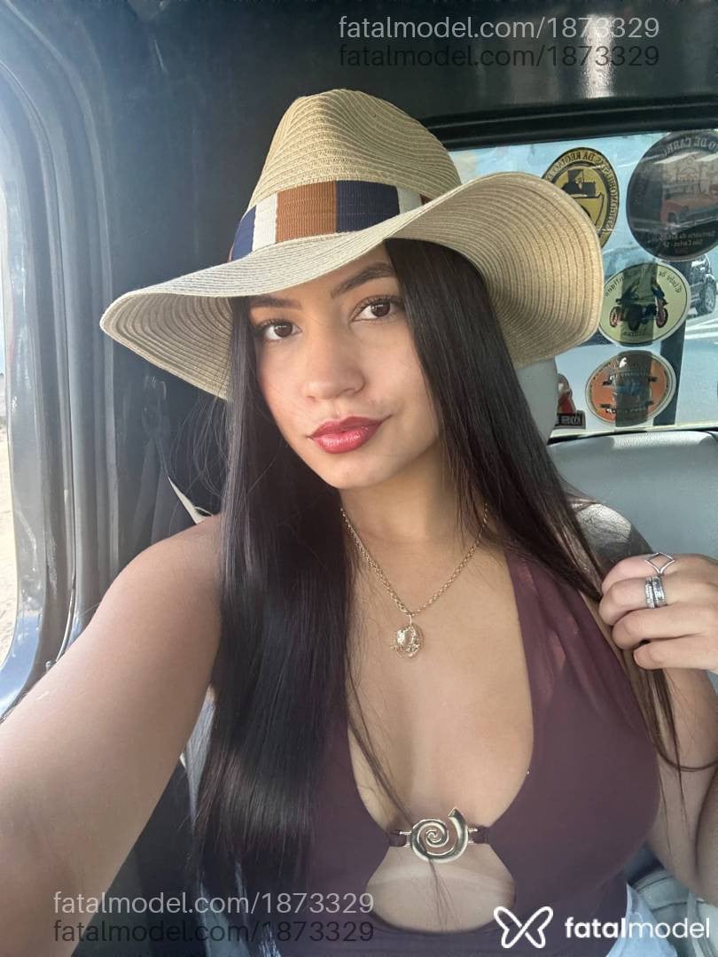 Acompanhante mulher com cabelo castanho de olhos pretos - Bruna
