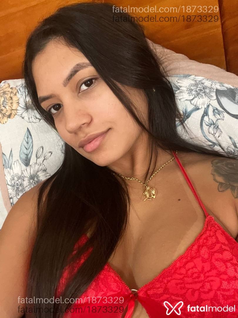Acompanhante mulher com cabelo castanho de olhos pretos - Bruna