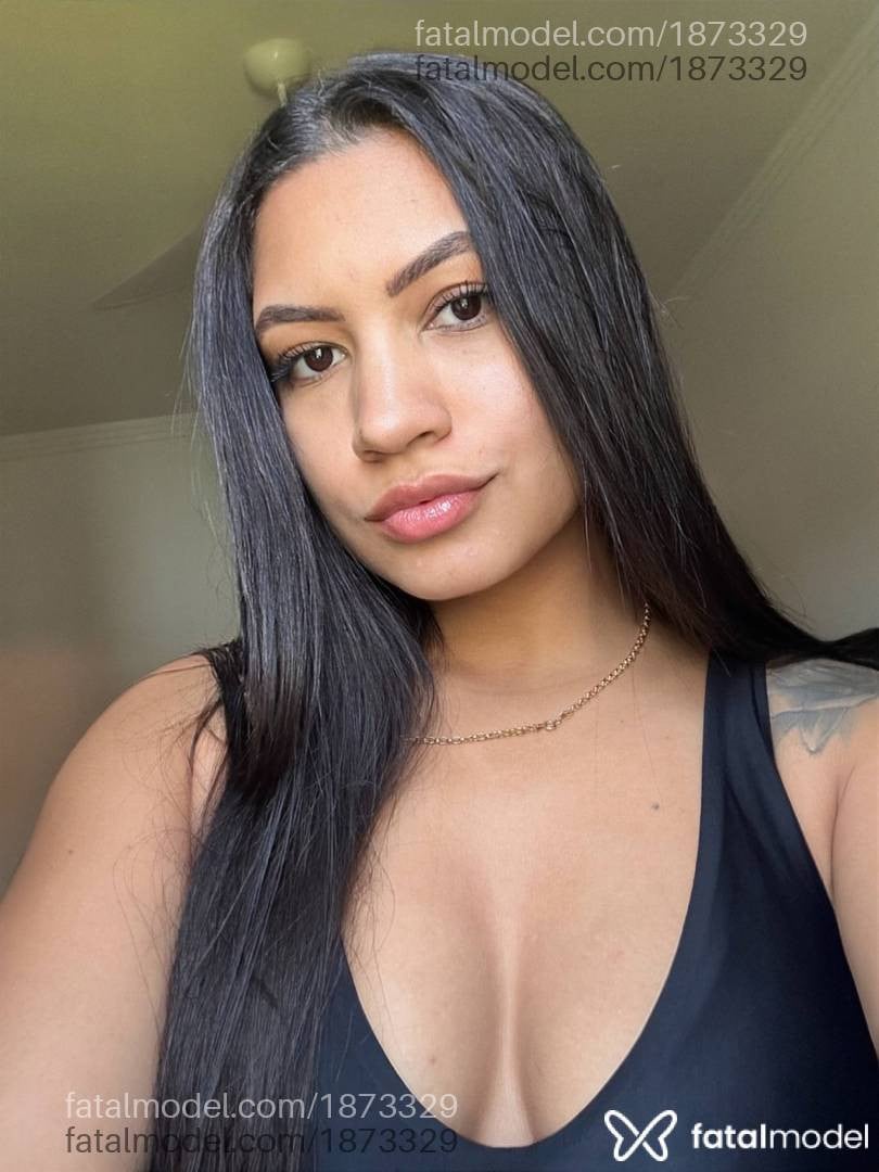 Acompanhante mulher com cabelo castanho de olhos pretos - Bruna