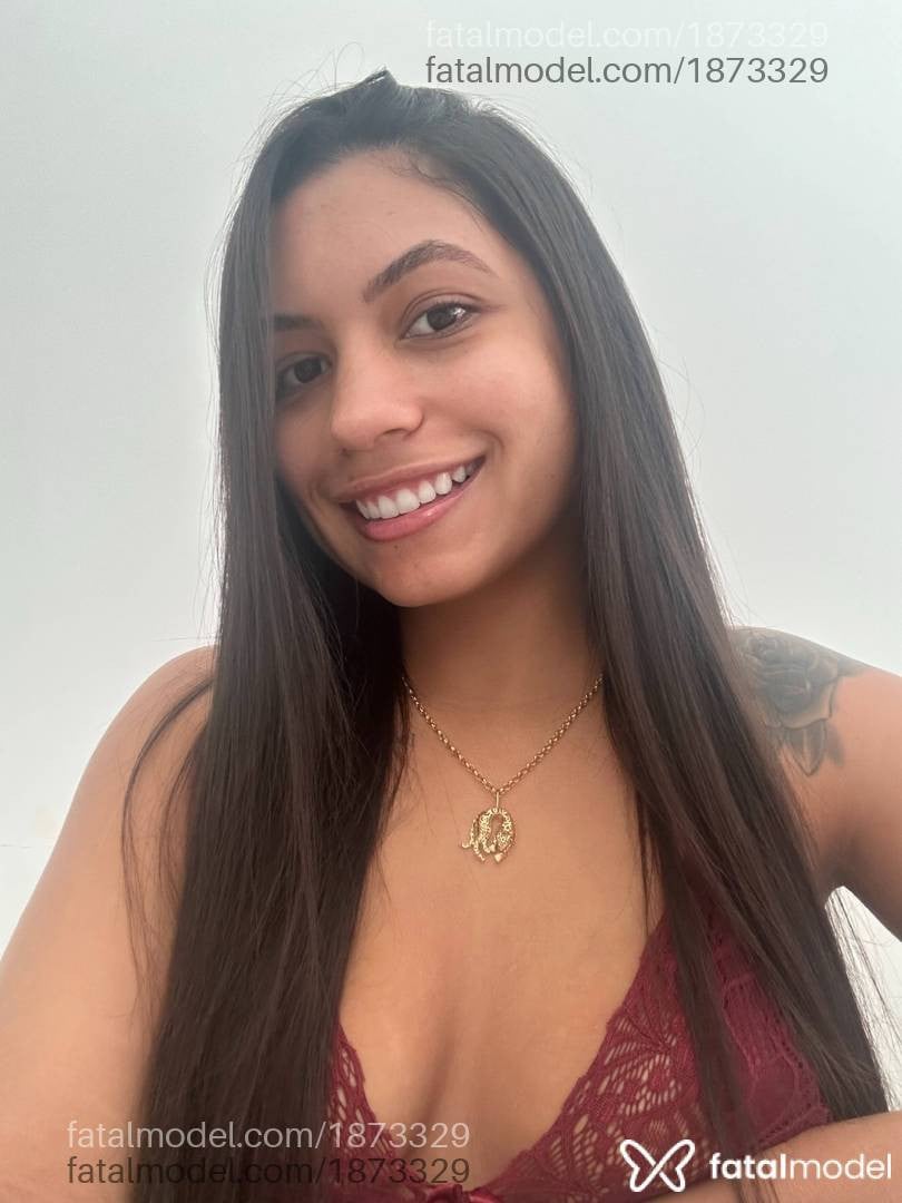 Acompanhante mulher com cabelo castanho de olhos pretos - Bruna