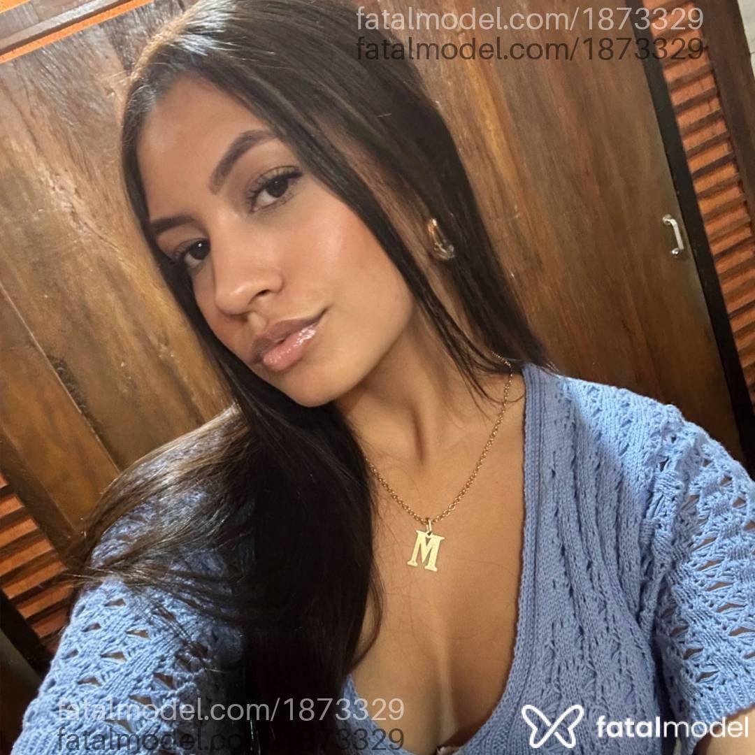 Acompanhante mulher com cabelo castanho de olhos pretos - Bruna