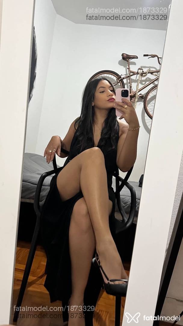 Acompanhante mulher com cabelo castanho de olhos pretos - Bruna Acompanhante mulher com cabelo castanho de olhos pretos - Bruna