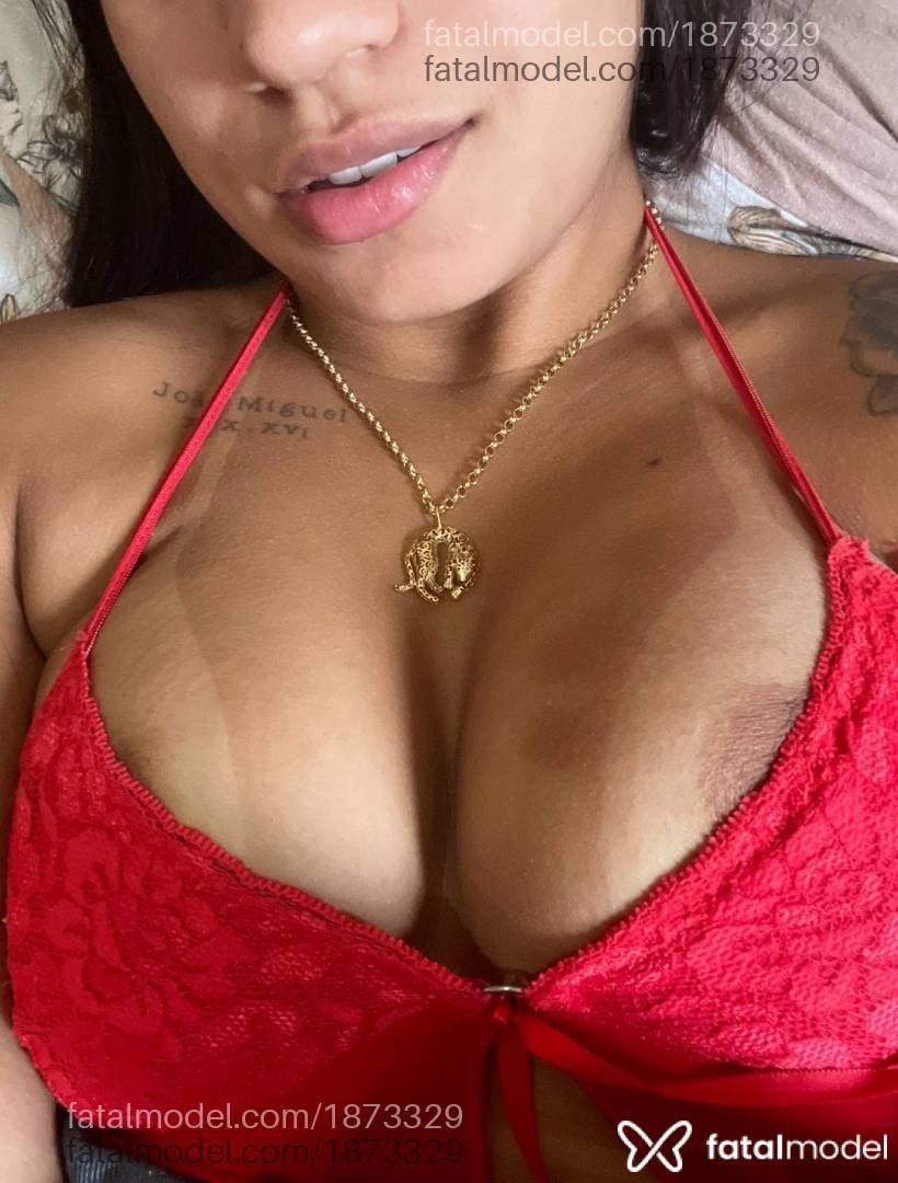 Acompanhante mulher com cabelo castanho de olhos pretos - Bruna