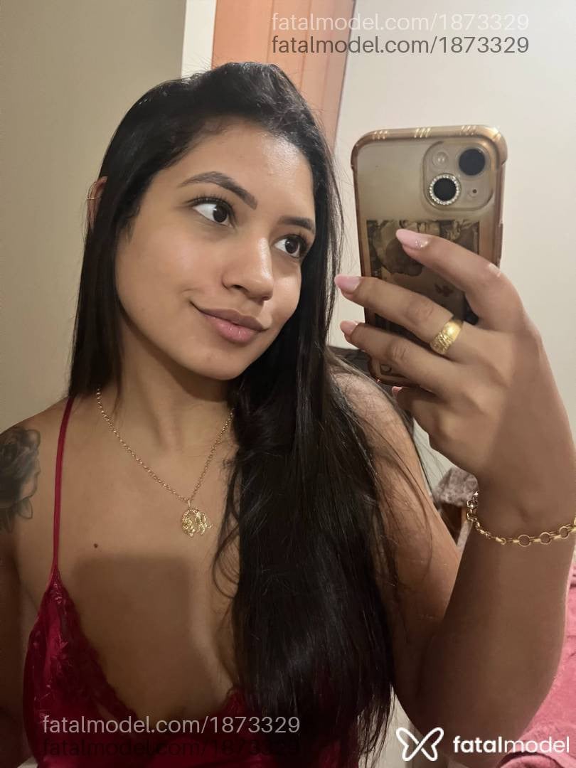 Acompanhante mulher com cabelo castanho de olhos pretos - Bruna