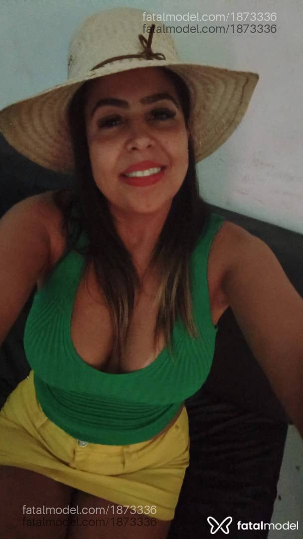 Acompanhante mulher com cabelo colorido de olhos mel em Campo Grande - Joana Darc