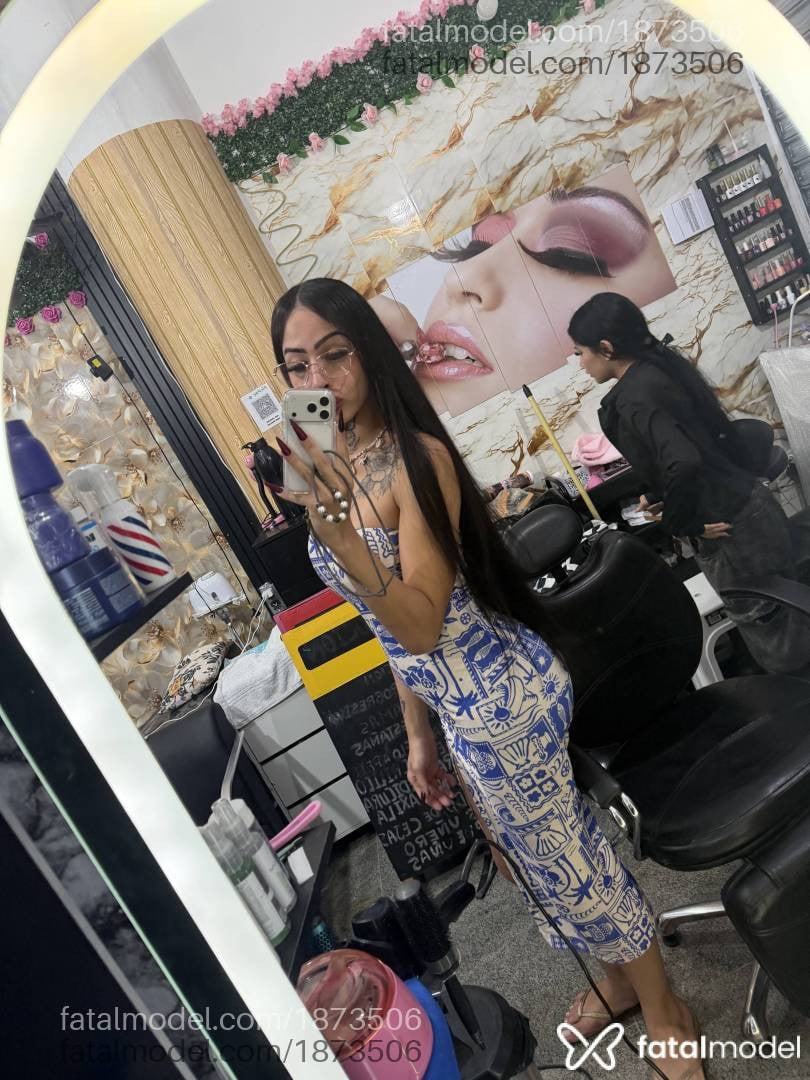 Acompanhante mulher trans morena (o) de olhos castanhos - Julia