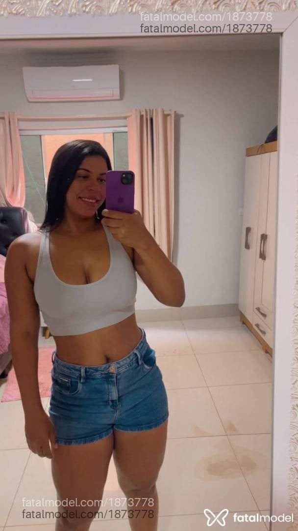 Acompanhante mulher morena (o) de olhos pretos - Emilly Assis