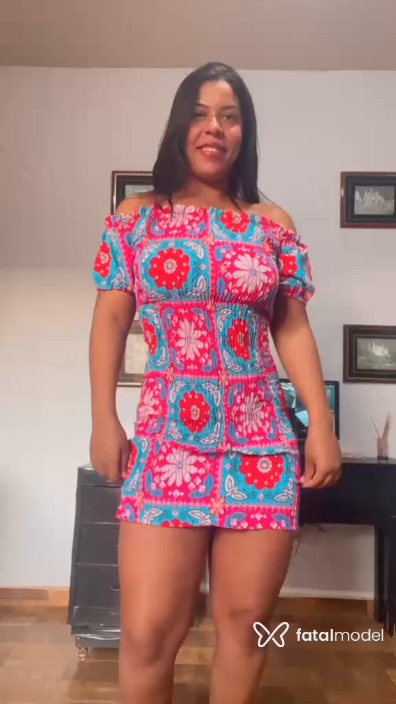 Acompanhante mulher morena (o) de olhos pretos - Emilly Assis Acompanhante mulher morena (o) de olhos pretos - Emilly Assis