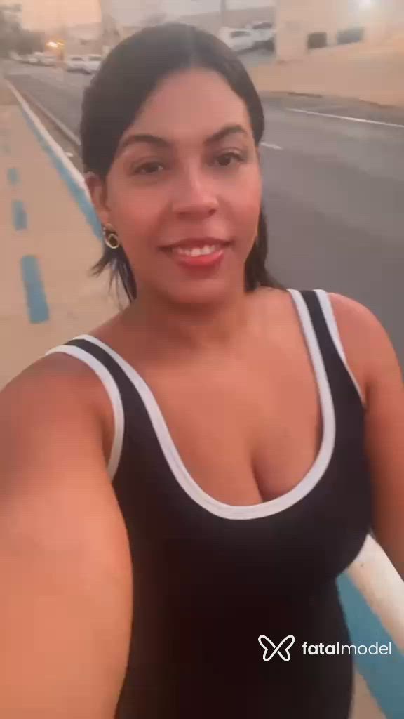 Acompanhante mulher morena (o) de olhos pretos - Emilly Assis Acompanhante mulher morena (o) de olhos pretos - Emilly Assis
