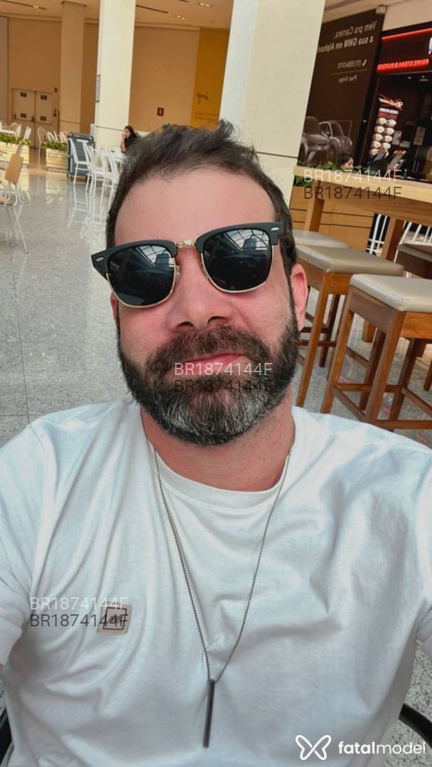 Acompanhante homem morena (o) de olhos pretos - Gustavo Acompanhante homem morena (o) de olhos pretos - Gustavo