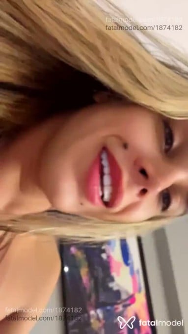 Acompanhante mulher trans com cabelo castanho de olhos castanhos - Shakira Acompanhante mulher trans com cabelo castanho de olhos castanhos - Shakira
