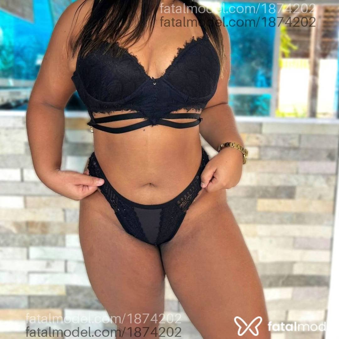 Acompanhante mulher com cabelo castanho de olhos castanhos - Sther