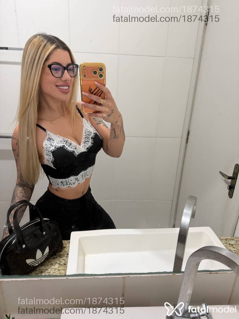 Acompanhante mulher loira (o) de olhos mel - Alle