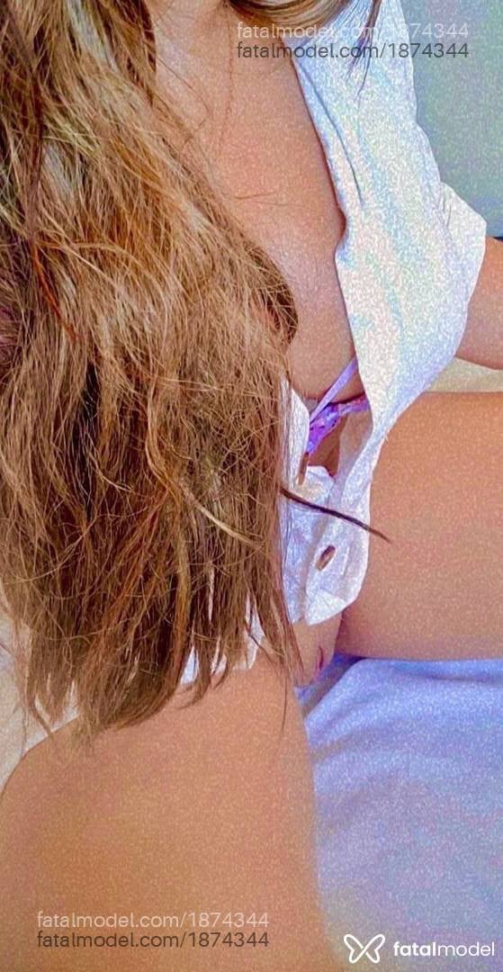 Acompanhante mulher com cabelo castanho de olhos mel em Macaé - Jennifer