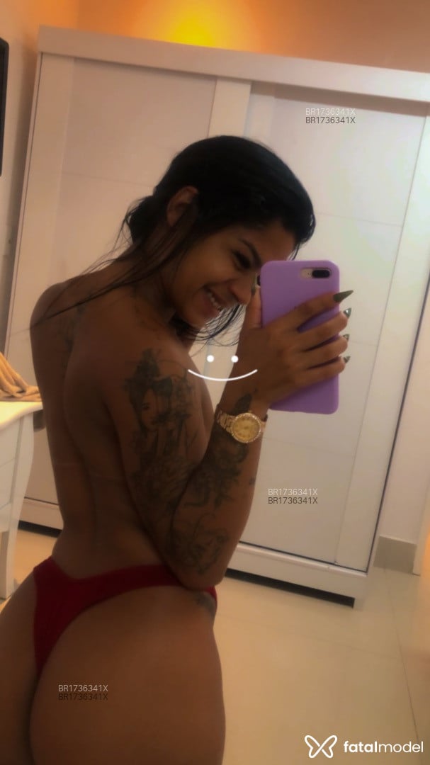 Acompanhante mulher morena (o) de olhos pretos - Caroline Andrade