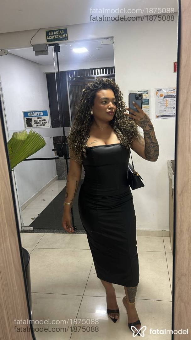Acompanhante mulher morena (o) de olhos castanhos - Maya Gaucha