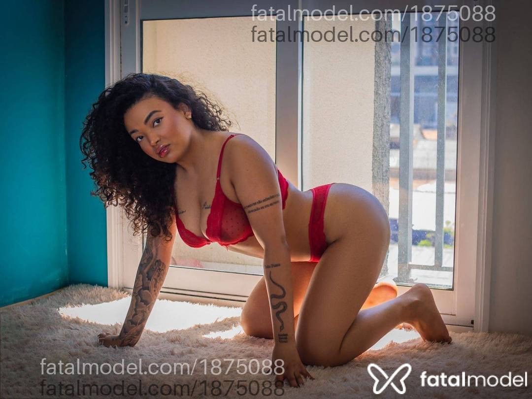 Acompanhante mulher morena (o) de olhos castanhos - Maya Gaucha