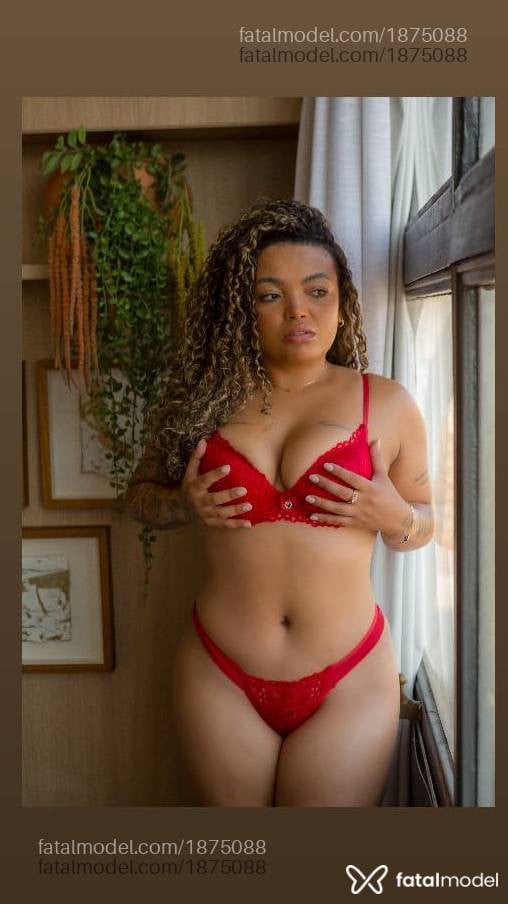 Acompanhante mulher morena (o) de olhos castanhos - Maya Gaucha