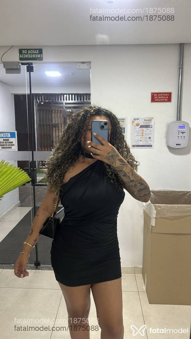 Acompanhante mulher morena (o) de olhos castanhos - Maya Gaucha