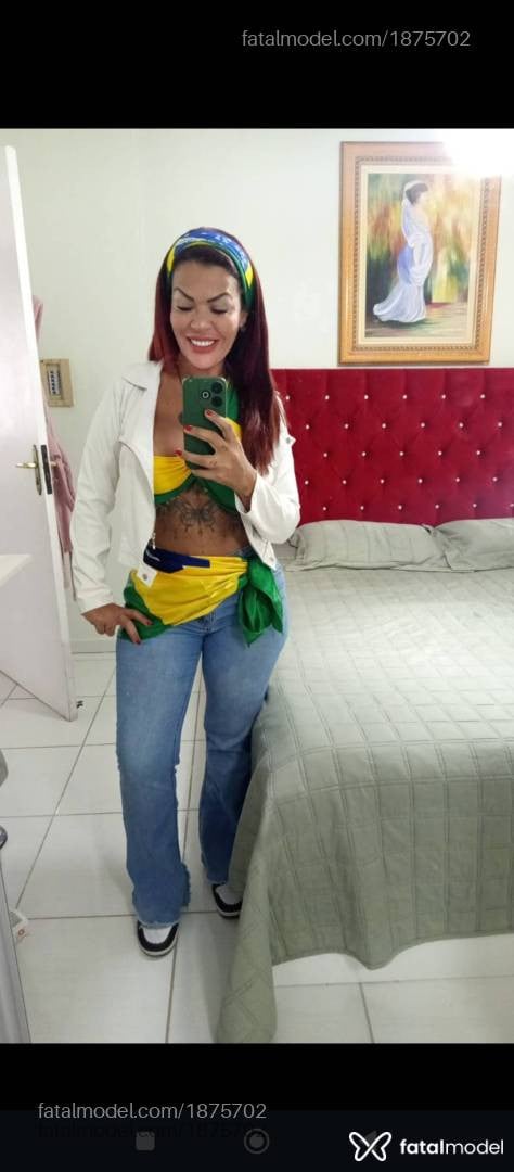 Acompanhante mulher com cabelo colorido de olhos castanhos em Jaraguá do Sul - Rebeca Talles