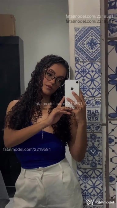 Acompanhante mulher morena (o) de olhos castanhos - Lauana Acompanhante mulher morena (o) de olhos castanhos - Lauana