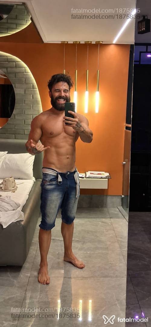 Acompanhante homem morena (o) de olhos mel - Raphael Von Gal