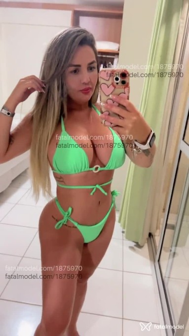 Acompanhante mulher loira (o) de olhos castanhos - Beatriz