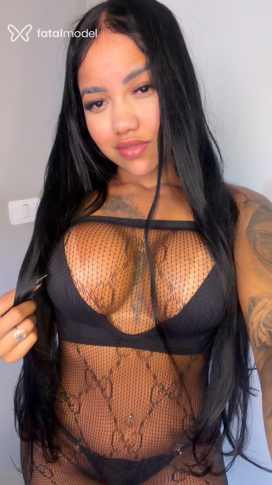 Acompanhante mulher morena (o) de olhos pretos - Musafitnesss