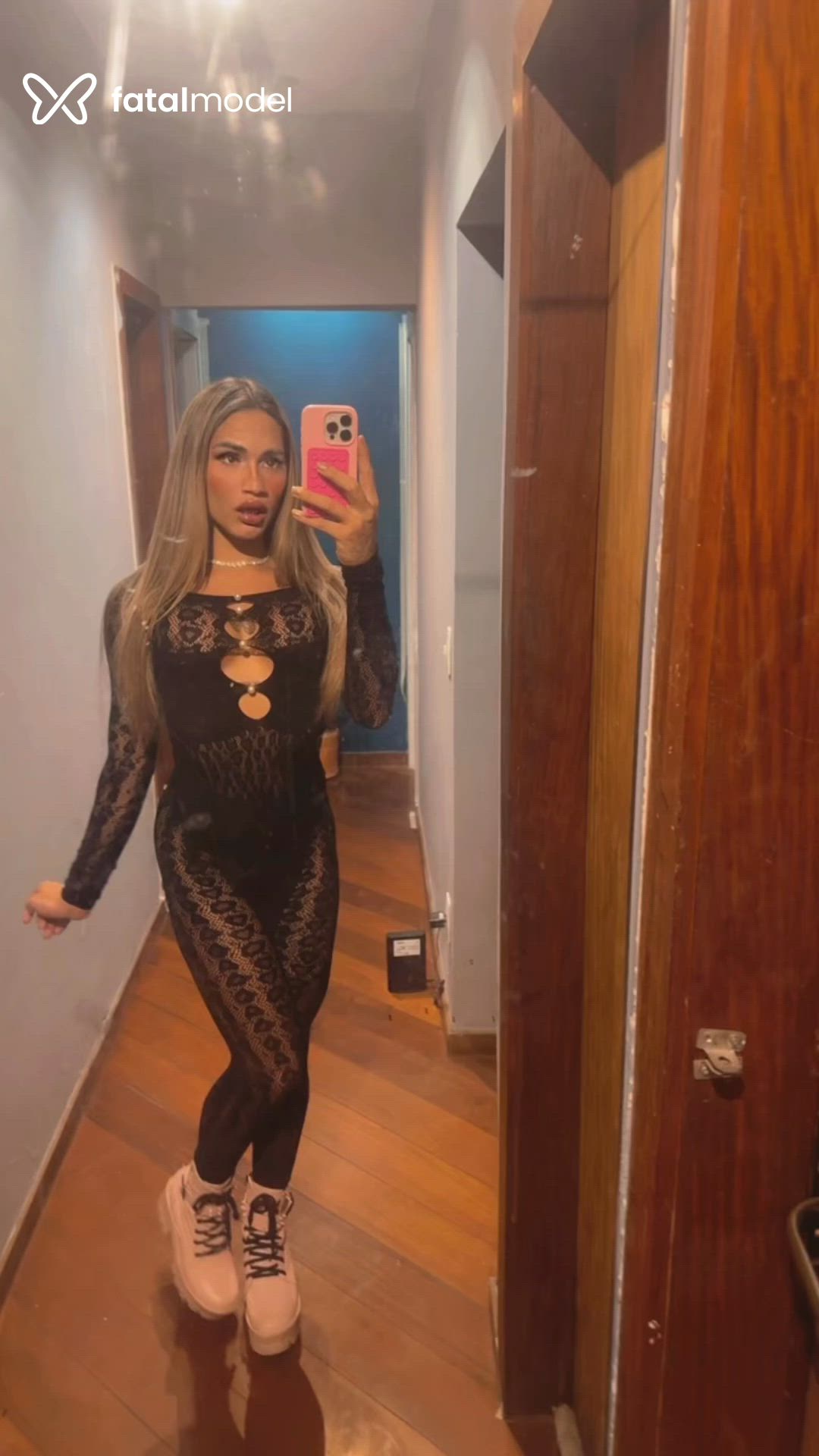 Acompanhante mulher trans loira (o) de olhos mel - Isis Velez