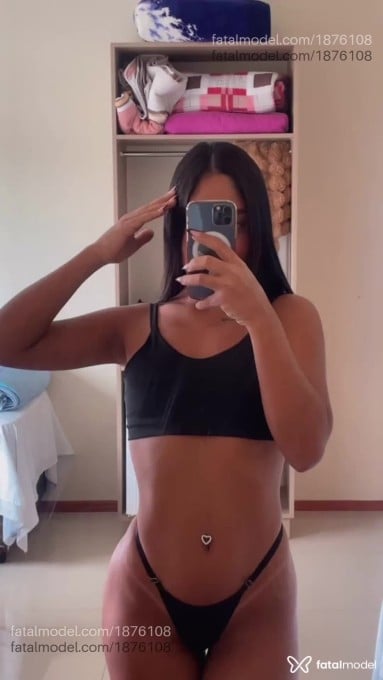 Acompanhante mulher morena (o) de olhos pretos em João Pessoa - Iris leal