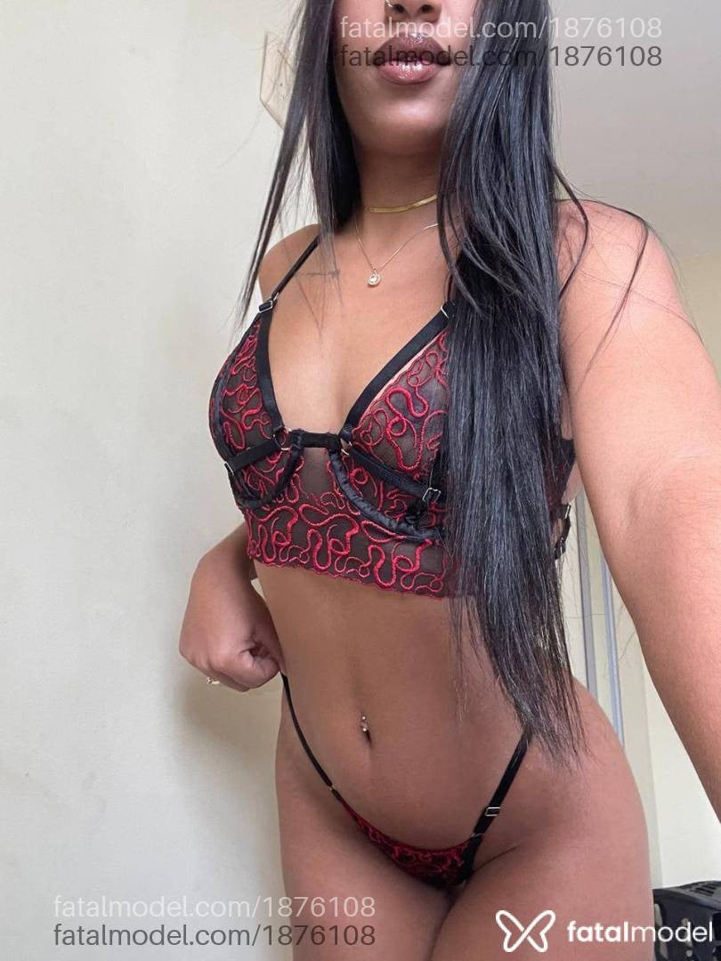Acompanhante mulher morena (o) de olhos pretos - Iris Leal