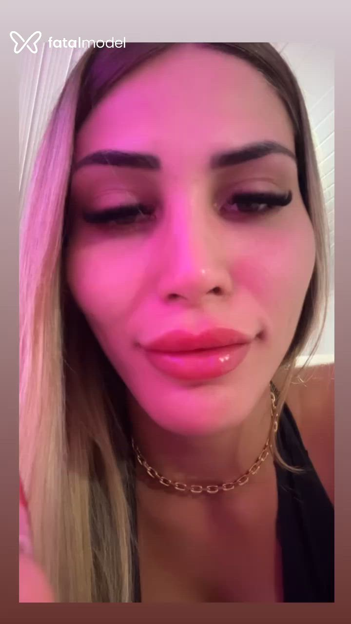 Acompanhante mulher trans loira (o) de olhos verdes - Stefany