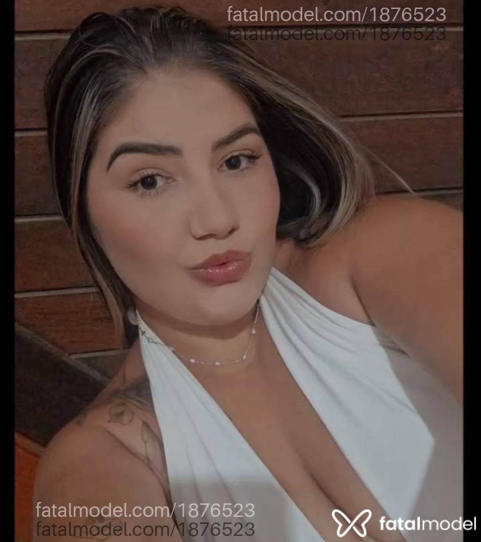 Acompanhante mulher com cabelo castanho de olhos castanhos em Balneário Piçarras - July lins