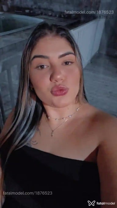 Acompanhante mulher com cabelo castanho de olhos castanhos em Balneário Piçarras - July lins